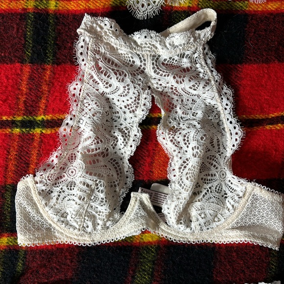 Victoria’s Secret M ivory bikini panty lace - Picture 9 of 9